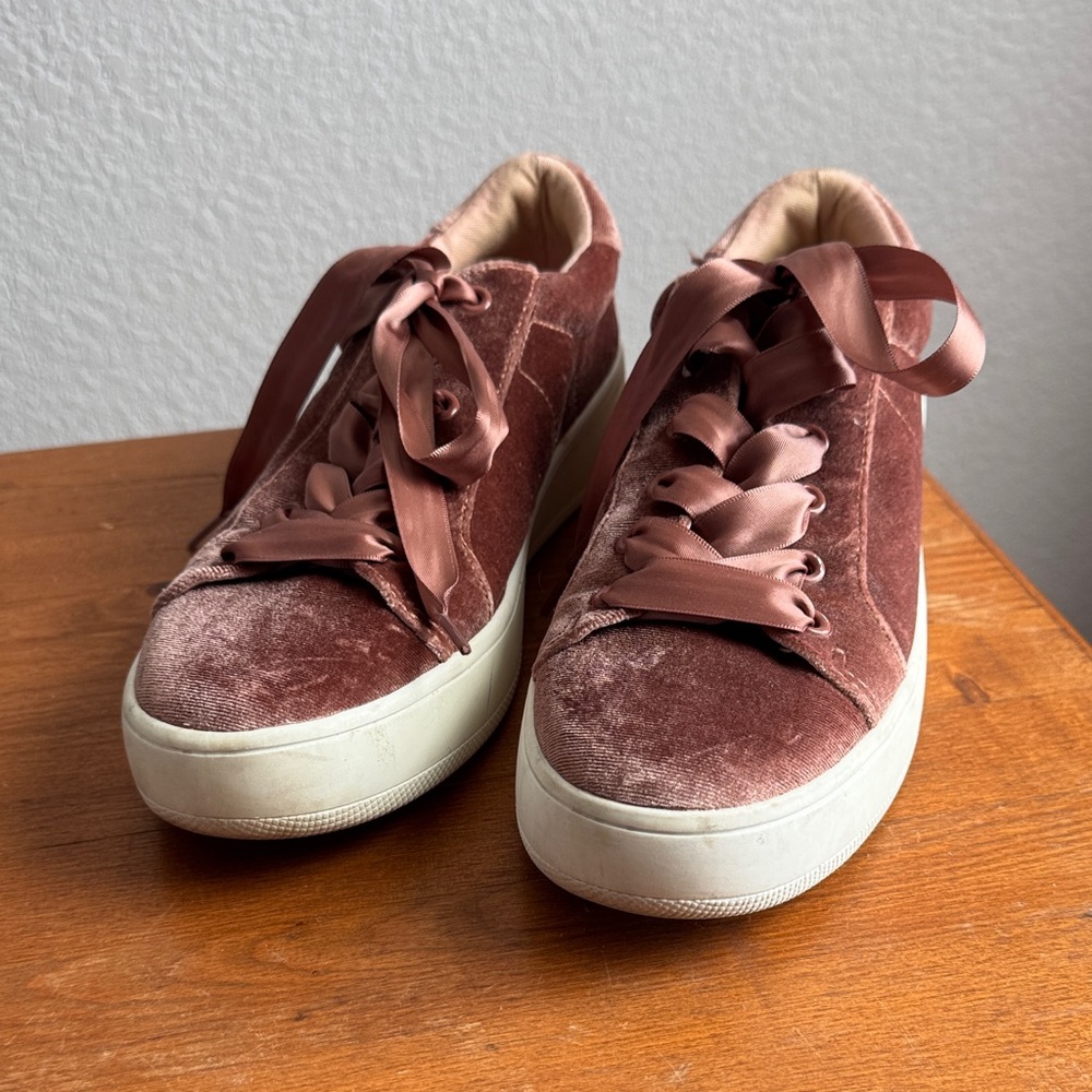 Steve Madden Blush Velvet Sneakers (size 8)